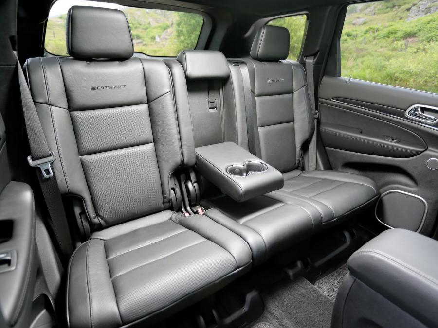  Jeep Grand Cherokee Summit 2013 года  (UK) (фото 12 из 16)